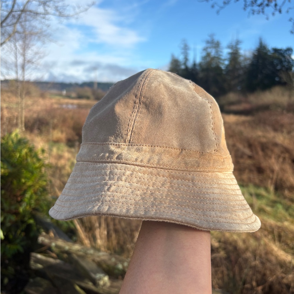 Liz Claiborne Genuine Leather Bucket Hat – Tan